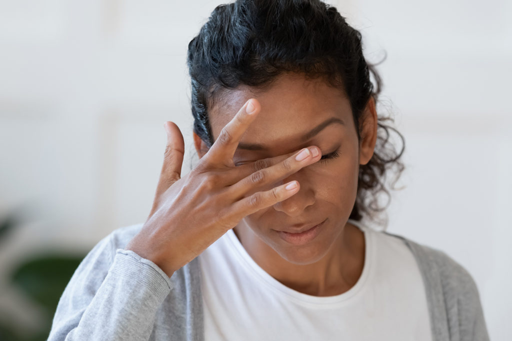 How to manage dry eye symptoms and eye allergies every season